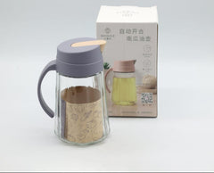 Automatic opening and closing oil container